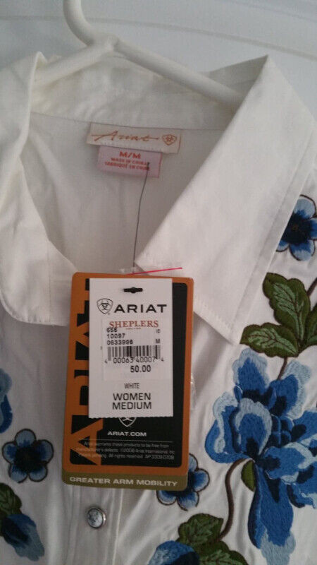 New -- Beautiful  "Ariat" Western Blouse -- Med. --  Yorkton in Women's - Tops & Outerwear in Regina - Image 3