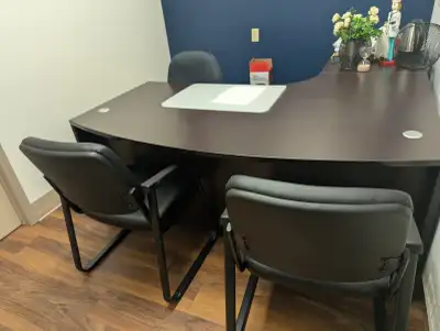 Luxurious L shaped desk with fine finishings. Ample work space area and storage. Also great for meet...