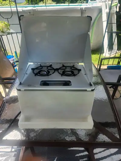 Poêle au gaz propane pour tente-roulotte – Prêt à l’usage ! À vendre : poêle au gaz propane parfait...