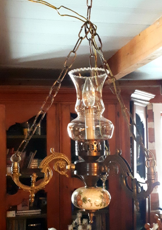 3 JOLIES VINTAGE LAMPES CHANDELIER IDENTIQUES ABATJOUR AMBRÉ