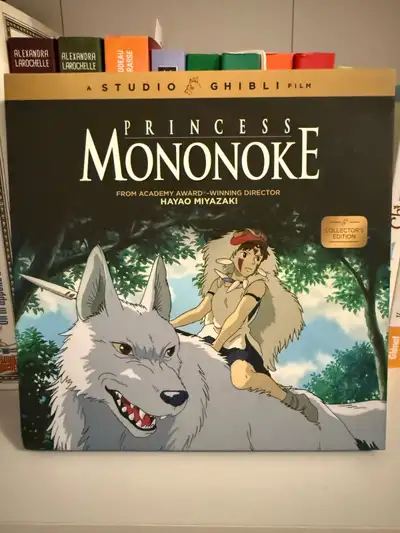 Plutôt rare et discontinué. En parfaite condition, se vend pour 50$ US et plus sur eBay. Contient un...