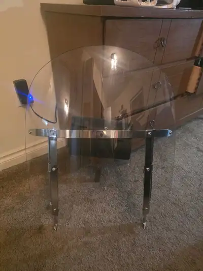 This is a Harley Davidson medium windshield that's ready to hit the road and deflect the wind! The c...