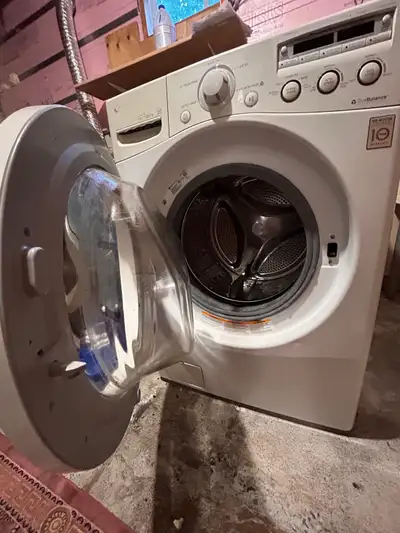 LG washing machine in very good condition 