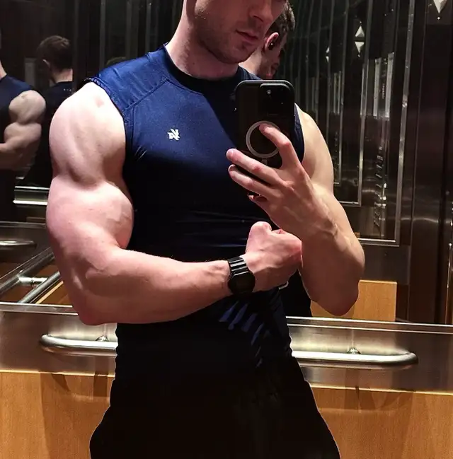 Male masseuse for men and women