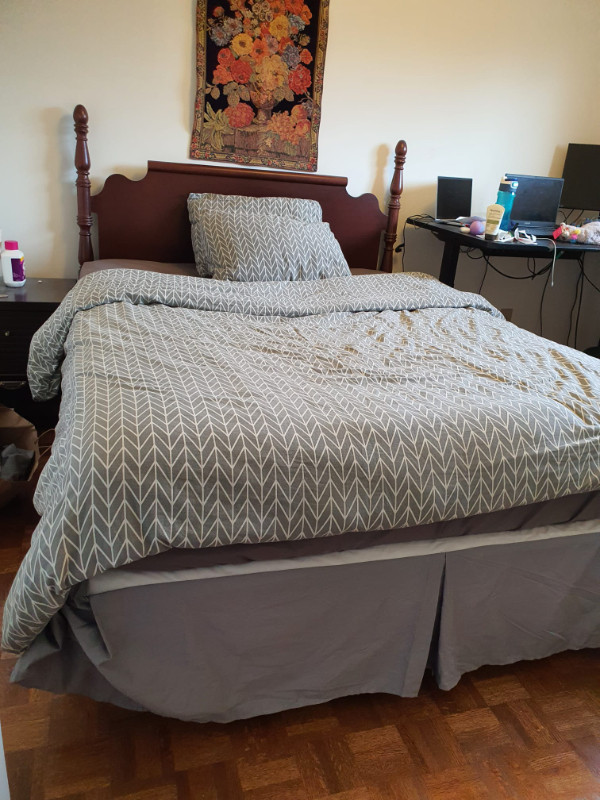 Queen Bed with headboard in Beds & Mattresses in Mississauga / Peel Region - Image 4