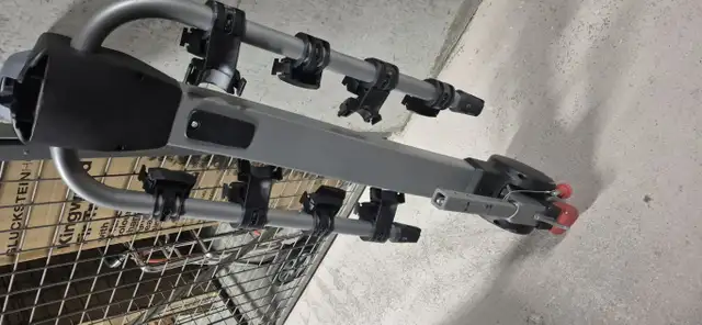 YAKIMA RIDGEBACK 4 BIKE RACK (USED 3X) in Frames & Parts in Ottawa - Image 3