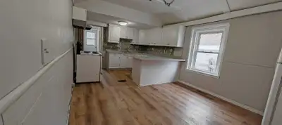 Belleville 3 bedroom detached house for rent $2000 Please call or text 705-710-1671 Availability: Im...