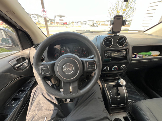 2012 Jeep Compass 4WD in Cars & Trucks in Calgary - Image 3