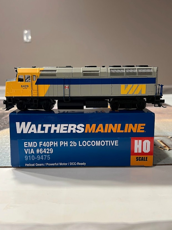 Walthers Mainline HO EMD F40PH VIA #6429 Standard DC (DCC Ready) in Hobbies & Crafts in Windsor Region - Image 2