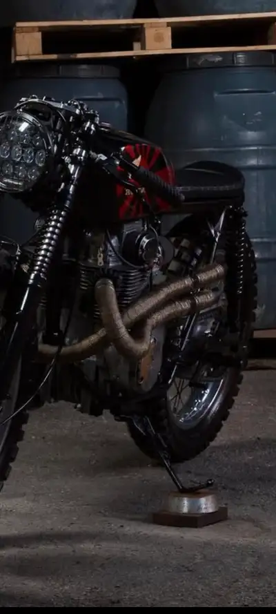 Not the exact pipes as pictured but same type. Black wrap and black mufflers. Mufflers are new and t...
