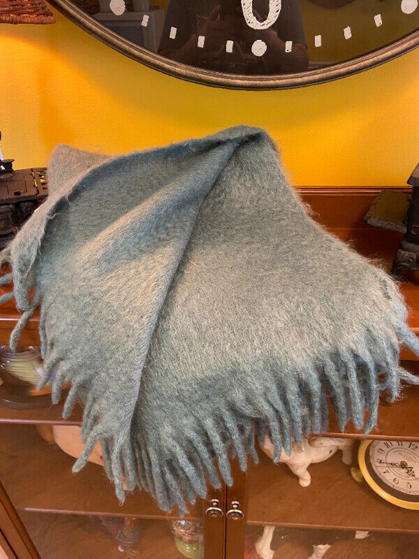 EUC MT LINEA Emmeti Italy Luxury Mohair/Wool Throw Shawl Blanket in Arts & Collectibles in Oshawa / Durham Region - Image 3