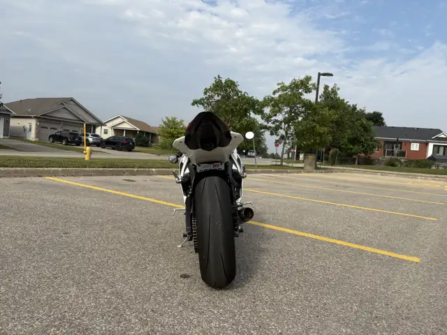 2008 Yamaha R6 in Sport Bikes in Oakville / Halton Region - Image 5