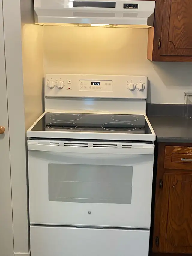***NEW PRICE*** - GE Electric Range