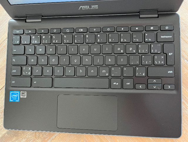 ASUS Chrome Book 11.6 in (Model C204) in Laptops in Edmonton - Image 3