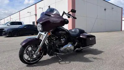 From $186 bi-weekly www.revivalpowersports.com • 107ci Milwaukee Engine Engine • Six-Speed Cruise Dr...