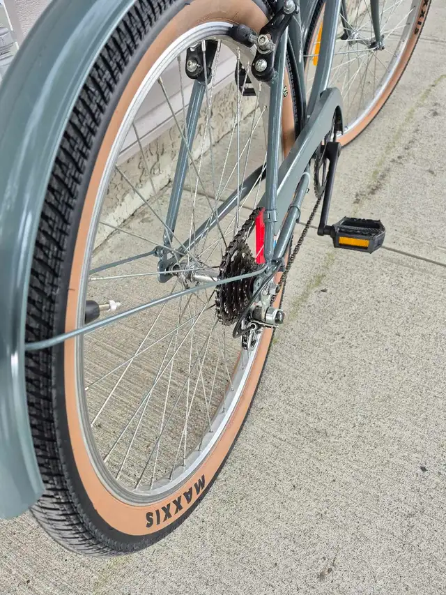 26 Huffy Cruiser bike in Cruiser, Commuter & Hybrid in Calgary - Image 11