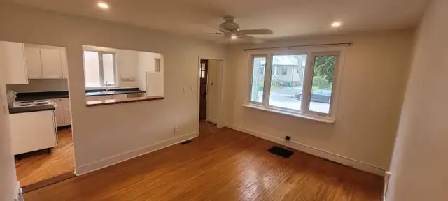 Charming 3 bedroom main floor unit near campus and downtown.63672016680707122