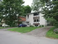 $1850 – LARGE 2 BEDROOM WESTEND IMMACULATE DUPLEX