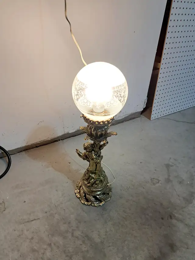 Pair of Antique Hand-Carved Gilt Wood Italian Floor Lamps in Arts & Collectibles in Markham / York Region - Image 6