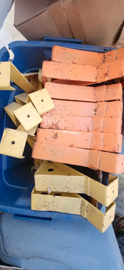 25 roof jacks All in good shape