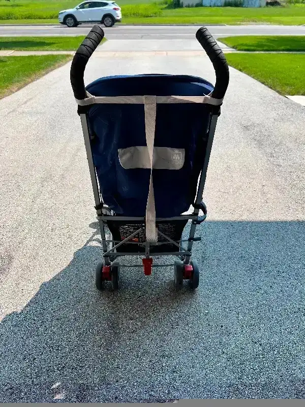 MACLAREN - Umbrella Stroller in Strollers, Carriers & Car Seats in St. Catharines - Image 2