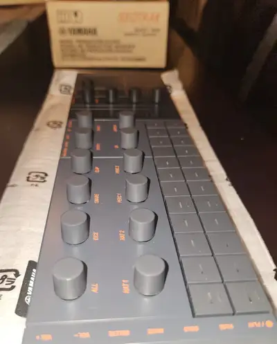 Yamaha SEQTRAK - Barely used - Black, View more