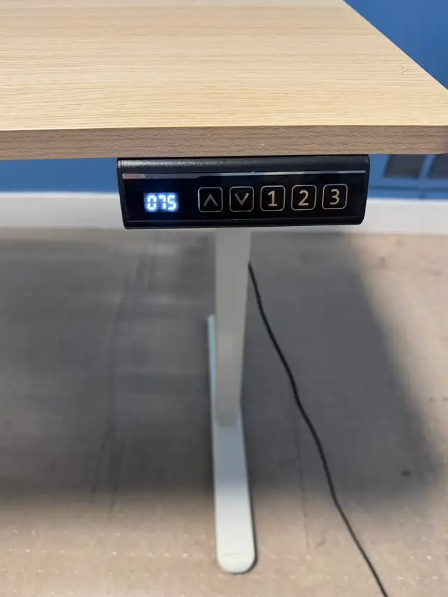 Sit stand desk in Desks in Ottawa - Image 4