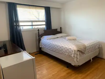LARGE ROOM FOR RENT 6 MIN YYZ: MARTINGROVE & EGLINTON!!