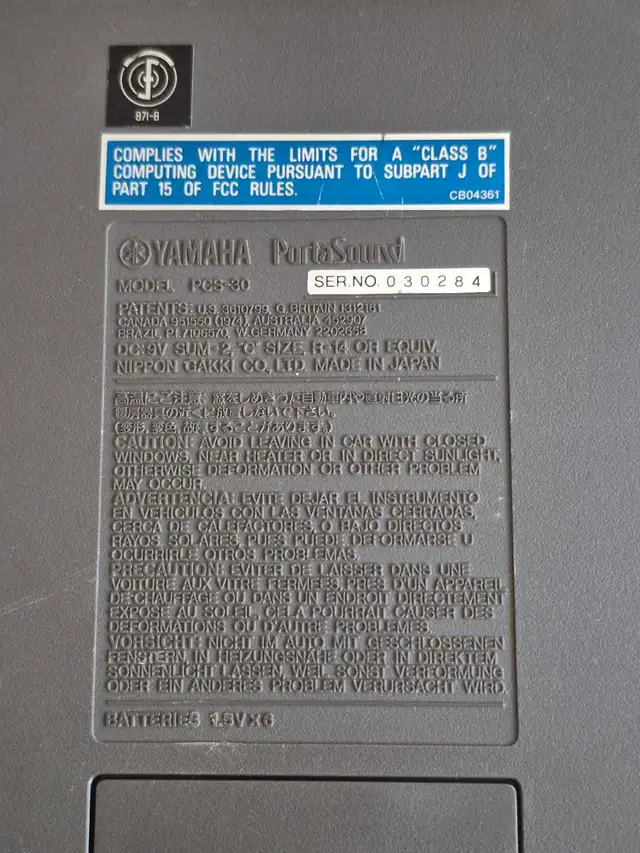 Vintage 1984 Yamaha PCS 30 Keyboard in Pianos & Keyboards in City of Toronto - Image 4