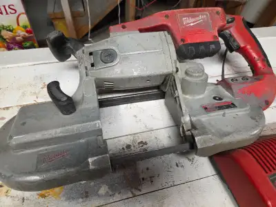Fuel Milwaukee M28 band saw tool kit/ scie a ruban, View more