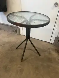 Free outdoor table