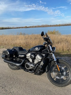 6 speed, key fob start, 3 drive modes, engine guard, hey pegs, alarm, foot boards, saddle bags, in e...