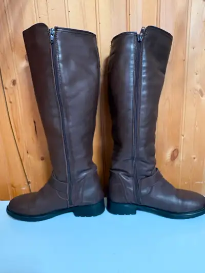 Bottes d'hiver brune pour femme gr 6.5, View more