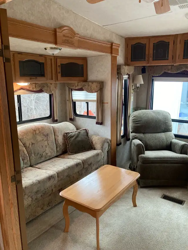 RV 5th wheel 35 ft. Montana in RVs & Motorhomes in Charlottetown - Image 3