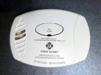 First Alert CO400A Carbon Monoxide Alarm Detector (Exp 2028)
