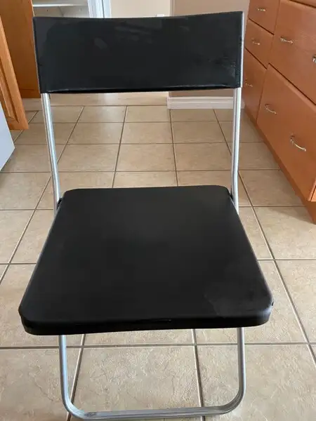 pristine folding chair in Chairs & Recliners in Kelowna - Image 2