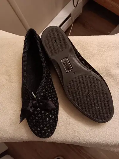 Women’s Slipper  - Used-Like New - Size 7, View more