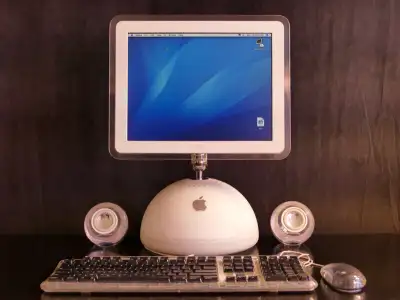 Apple iMac G4 2003, 800 Mhz, écran 15 po. Reconditionné