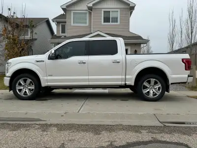 Low kilometre, well optioned platinum including FordPass and massaging seats and FX4 package. 3.5L e...