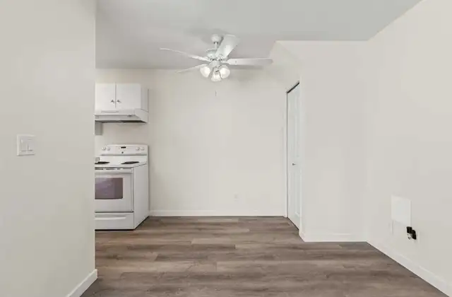 Pet-Friendly 2BR Townhouse with New Flooring & In-Unit Laundry in Long Term Rentals in Vernon - Image 6