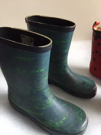 Rain Boot baby girl/boy size 8, View more