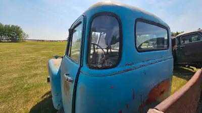 50's Blue 5 window $750 5 window cab only $650 Late 40's 3window $650 Unknown truck box without fend...