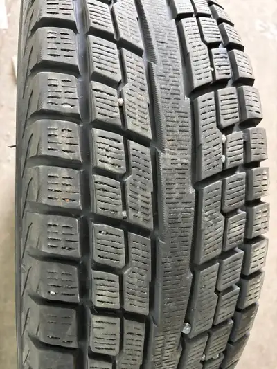 4 pneus d'hiver P215/70/16 100T Yokohama Ice Guard iG 51 V 22.0% d'usure, mesure 9-10-10-9/32 215/70...