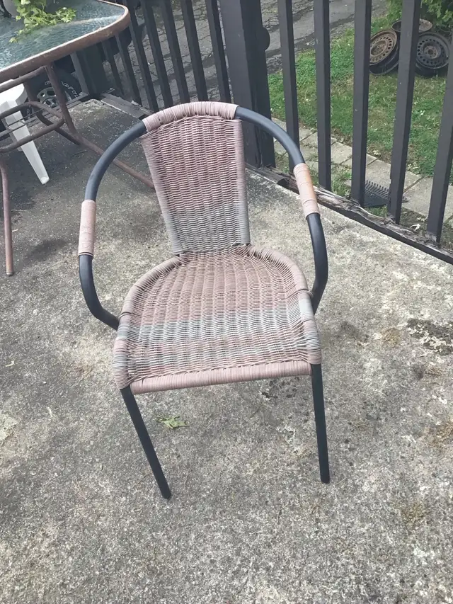 chaise en rotin pour extérieur  in Patio & Garden Furniture in Longueuil / South Shore - Image 2