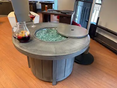 Table de foyer extérieur Ronde au gaz 44'' x 26'' modèle de plancher / Round Outdoor Gas Fire Pit Ta...