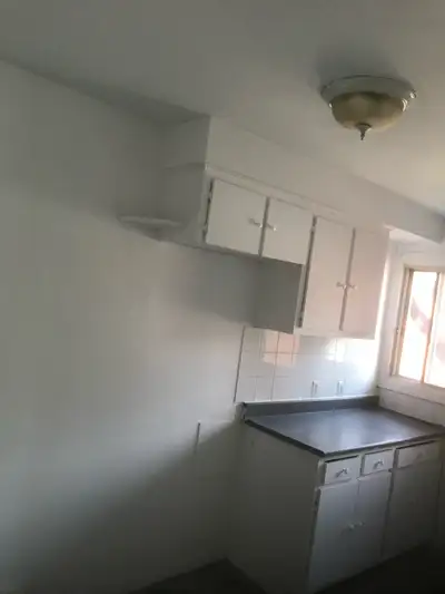 Ahuntsic grand 41/2 à louer, proche bord de l’eau et parc. Dans un immeuble 12 logements, situé dans...