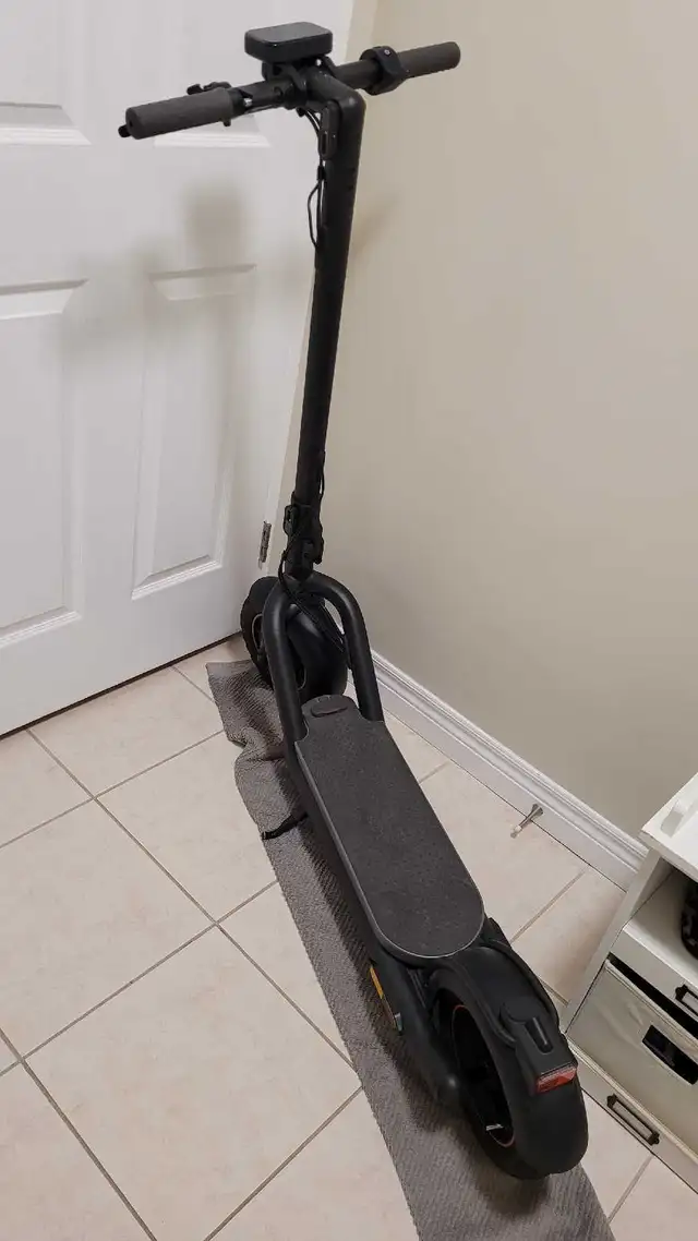 e scooter; Navee N65 in eBike in London - Image 5