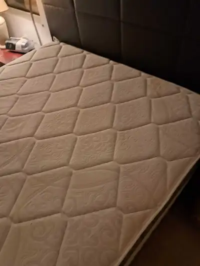 High-quality Kingsdown queen mattress, just over 1 year old. Very comfortable and supportive. Clean...