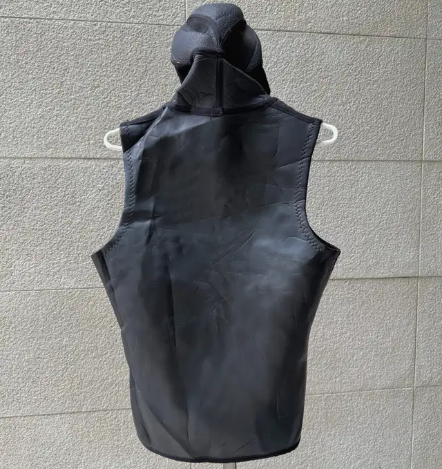 Wet Suit top -- size large -- neoprene -- hood ---- CRAZY CHEAP63234500050049121