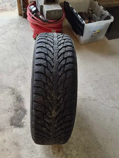 225/65R17 winter tires directinal, excellent shape. Good for Ford escape, bronco, Maverick and some...